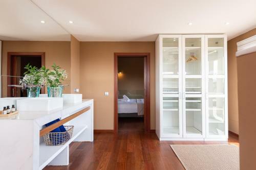 Oasis Villa With Swimming Pool In 4000m2 Garden