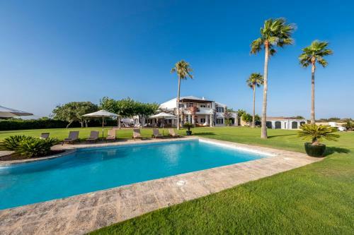 Trebeluger Villa Sleeps 14 With Pool And Air Con