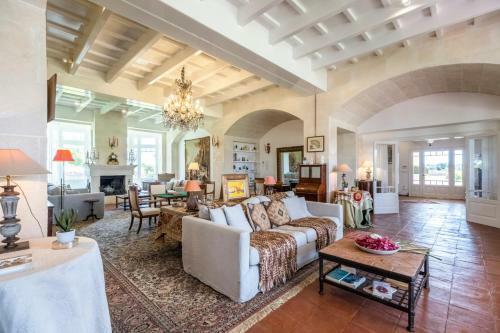 Trebeluger Villa Sleeps 14 With Pool And Air Con