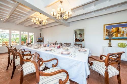 Trebeluger Villa Sleeps 14 With Pool And Air Con