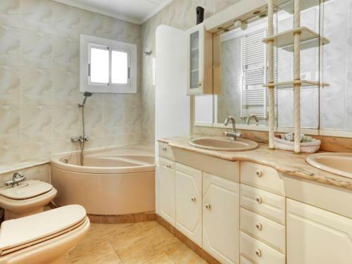 Premium Holiday Home In El Vendrell With Swimming Pool