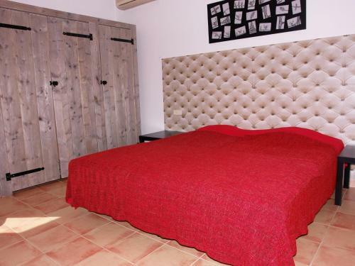 Spacious Villa In Vilacolum With Swimming Pool