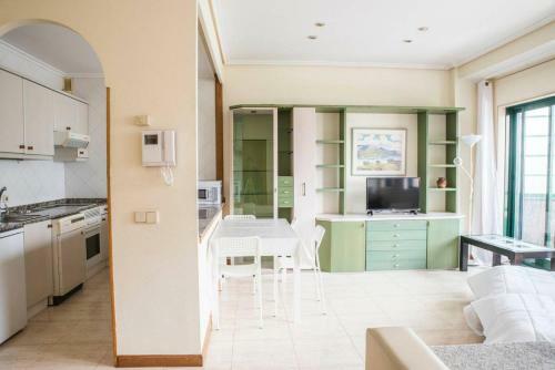 Apartamento Piso Enfrente A La Playa de Samil 55 2 I