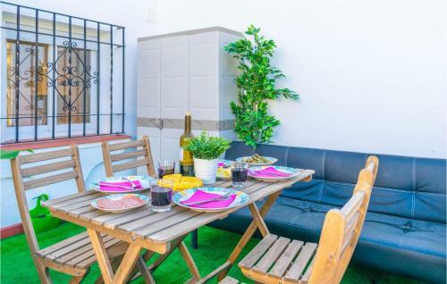 Nice Apartment In Benahavis With Wifi And 2 Bedrooms