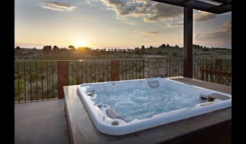 Villa In El Vilosell Sleeps 6 With Pool And Air Con