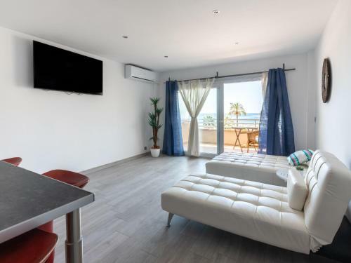 Wavehouse Freedom Blue - First Line Apartment