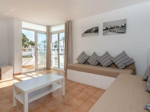 Apartment Neighbours Beach-10