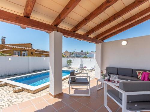 Modern Villa With Private Pool In Empuriabrava