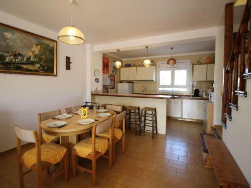 Cozy Holiday Home In Empuriabrava With Terrace