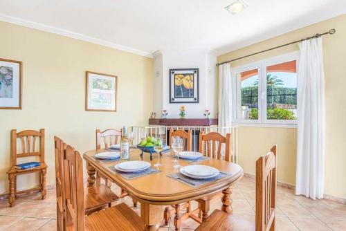 Punta Prima Villa Sleeps 8 With Pool Air Con And Wifi