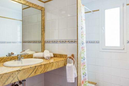 Punta Prima Villa Sleeps 8 With Pool Air Con And Wifi