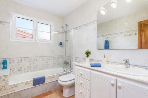 Cala Galdana Villa Sleeps 6 With Pool Air Con And Wifi