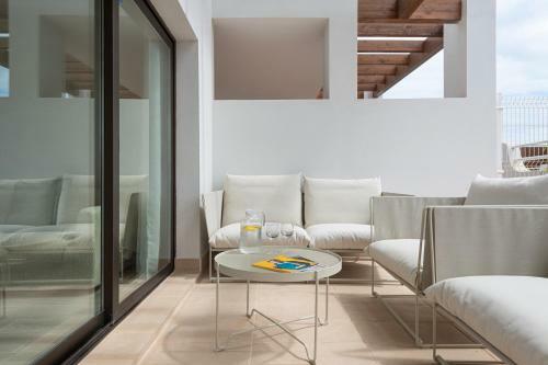 Apartment In Luxury Residential With Pool And Terrace
