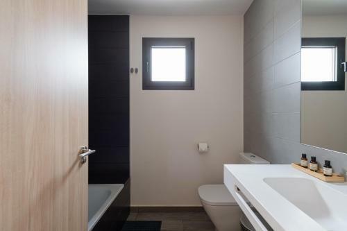 Apartment In Luxury Residential With Pool And Terrace