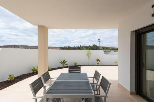 Apartment In Luxury Residential With Pool And Terrace