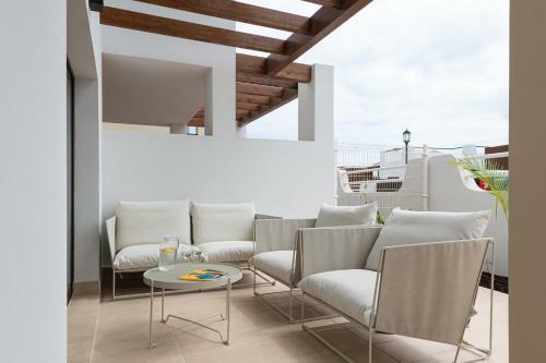 Apartment In Luxury Residential With Pool And Terrace