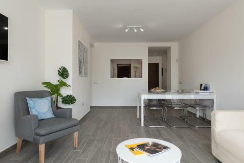 Apartment In Luxury Residential With Pool And Terrace