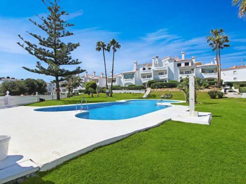 Appealing Holiday Home In Las Lagunas de Mijas With Pool