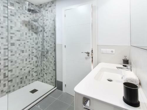 Appealing Holiday Home In Las Lagunas de Mijas With Pool
