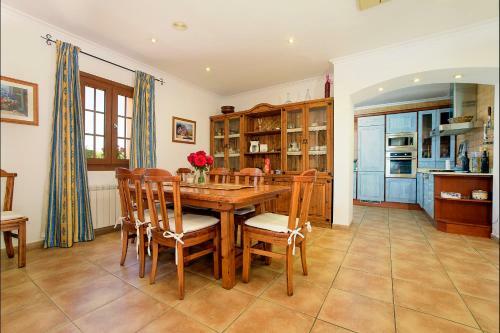 Son Macia Villa Sleeps 6 Pool Air Con Wifi