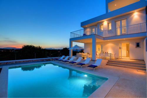 Cala D'or Villa Sleeps 6 With Pool And Air Con