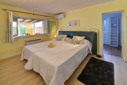 Cala D'or Villa Sleeps 6 With Pool Air Con And Wifi