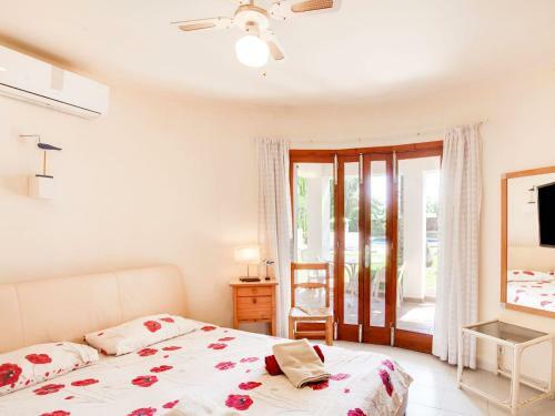 Elegant Holiday Home In Cala D'or With Swimming Pool