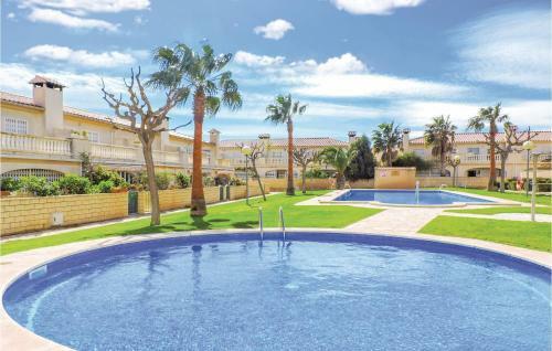 Three-bedroom Holiday Home In Mont-roig Del Camp