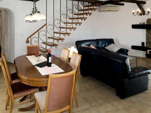 Holiday Home Rose - Mpl310