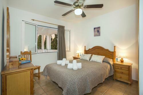 San Jaime Mediterraneo Villa Sleeps 6 With Pool