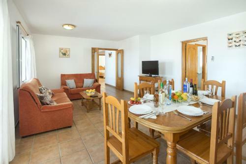 San Jaime Mediterraneo Villa Sleeps 6 With Pool