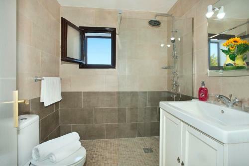 San Jaime Mediterraneo Villa Sleeps 8 With Pool