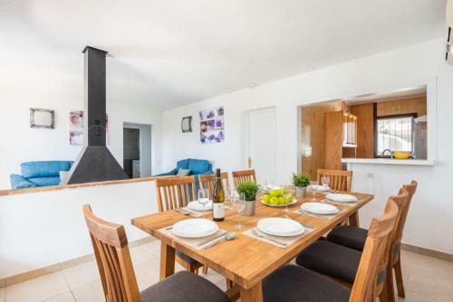 San Jaime Mediterraneo Villa Sleeps 8 With Pool
