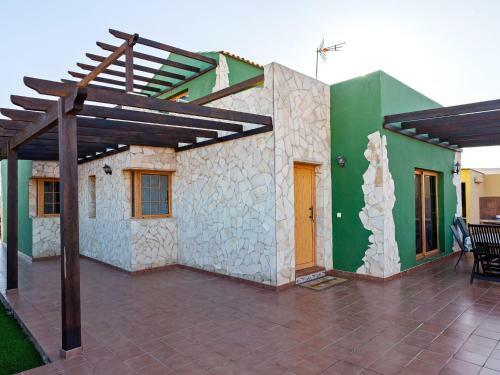 Spacious Holiday Home In Antigua With Swimming Pool