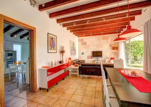 Villa Sargantana Negra / Pamelas