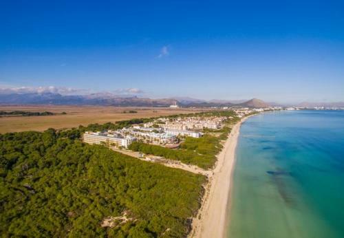 Playa de Muro Holiday Home Sleeps 6 With Air Con