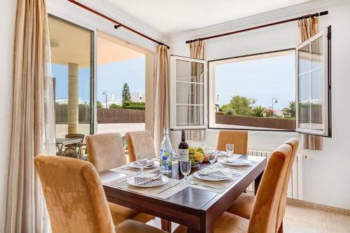 Binibequer Vell Villa Sleeps 8 With Pool Air Con And Wifi