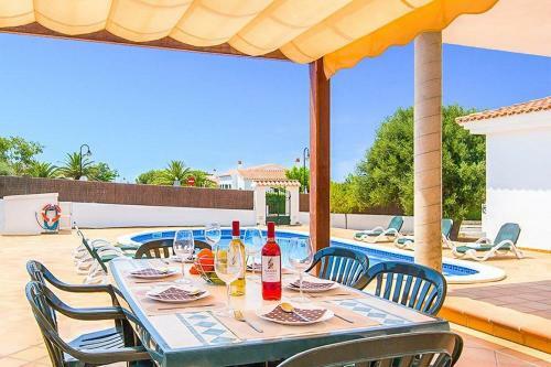 Binibequer Vell Villa Sleeps 8 With Pool Air Con And Wifi