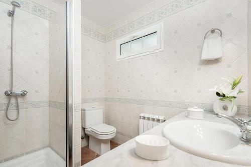 Binibequer Vell Villa Sleeps 8 With Pool Air Con And Wifi