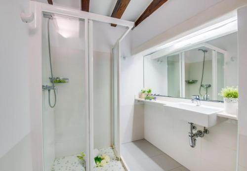 Sant Vicent de Sa Cala Apartment Sleeps 6 With Air Con