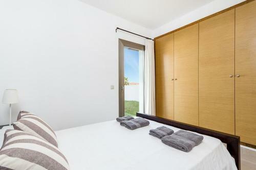 Cala En Bosch Villa Sleeps 8 With Pool Air Con And Wifi