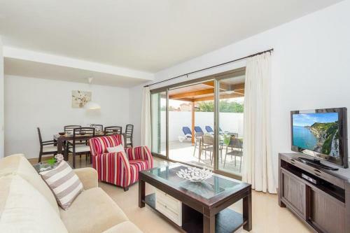Cala En Bosch Villa Sleeps 8 With Pool Air Con And Wifi
