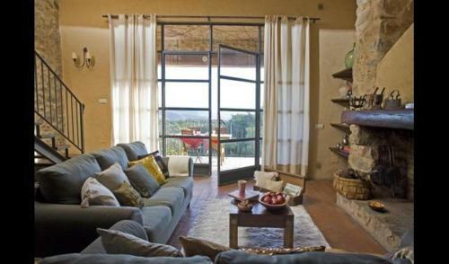 Macanet de Cabrenys Villa Sleeps 4 With Pool
