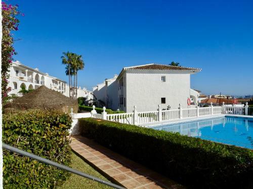 Apartamento Las Farolas Poolfront In Mijas Costa 500m To The Beach
