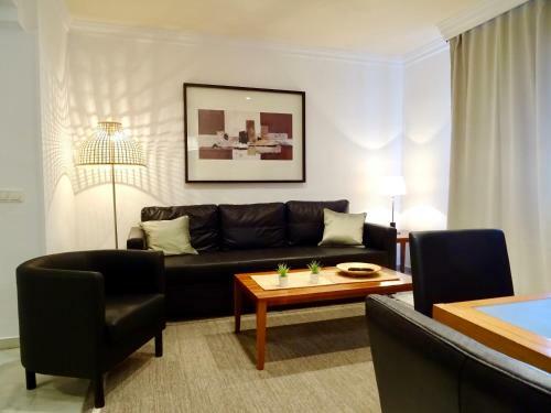 Apartamento Las Farolas Poolfront In Mijas Costa 500m To The Beach