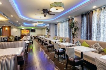 Hotel Comfort Inn & Suites