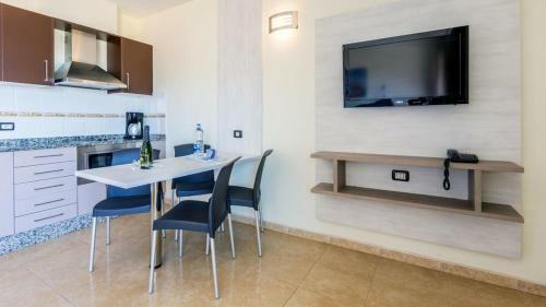 Great Apartment, Pool View, Near Playa Patalavaca