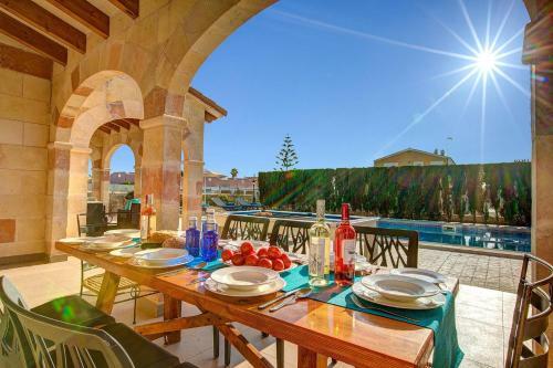 Mares 4 Bedroom Villa, Cala'n Forcat