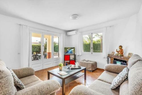 Cala Blanca Villa Sleeps 6 With Pool Air Con And Wifi