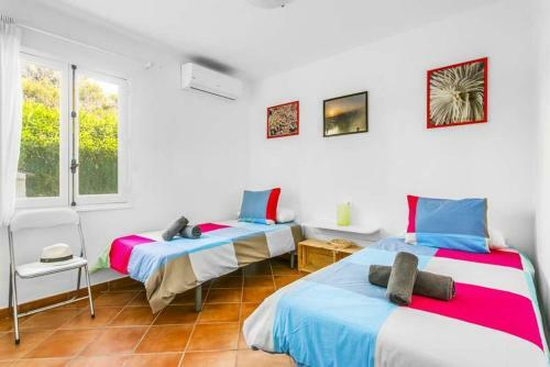 Cala Blanca Villa Sleeps 6 With Pool Air Con And Wifi